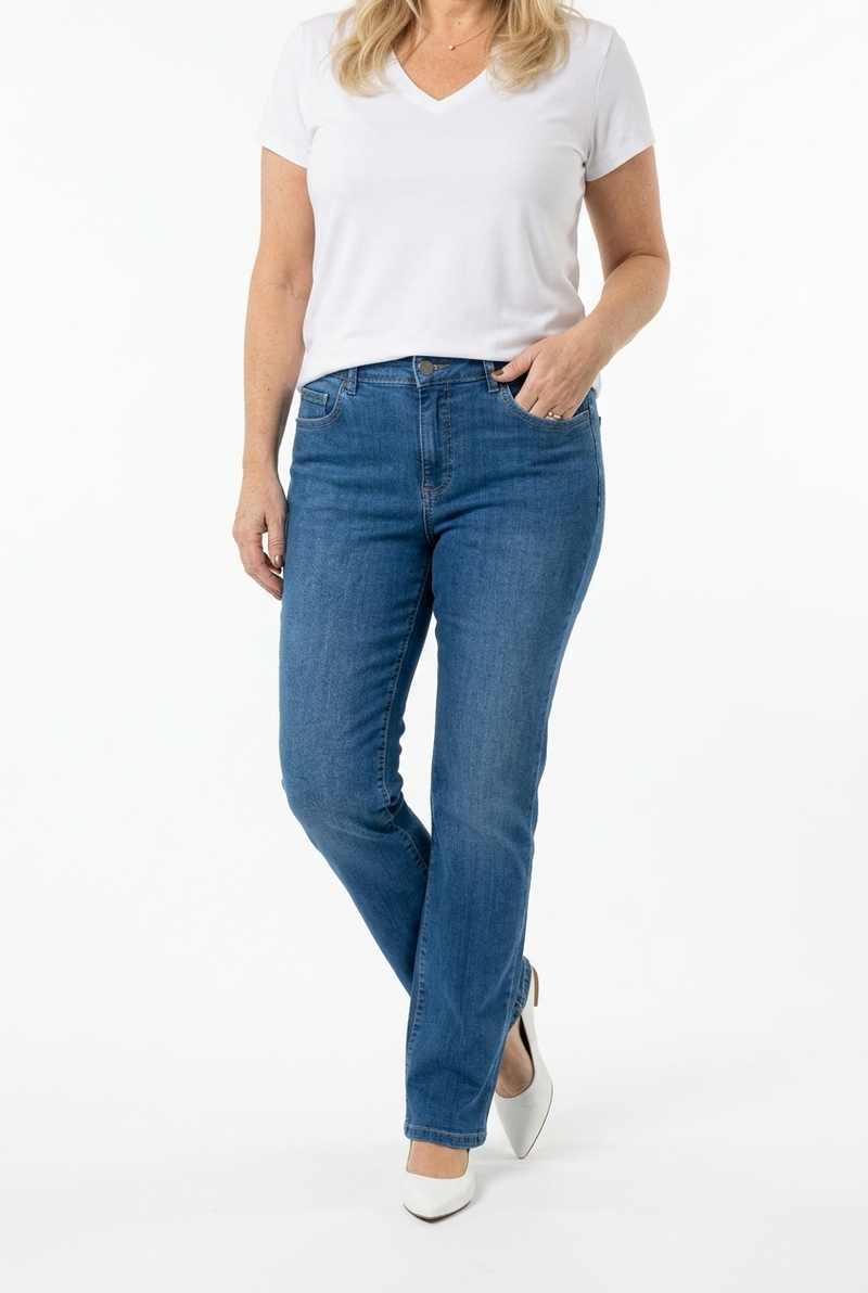 kulutuspestyt keskisiniset boot cut farkut naisen päällä.