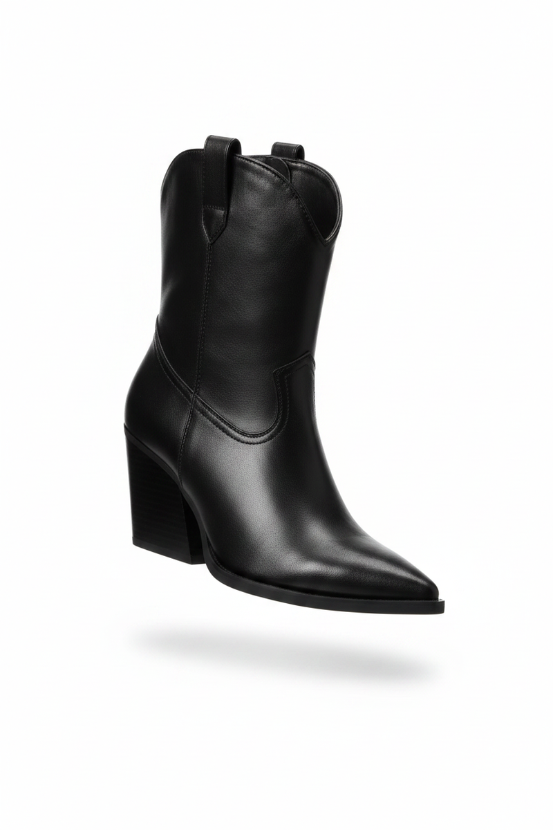 mustat lyhytvarsiset ja kapeakärkiset korolliset bootsit.