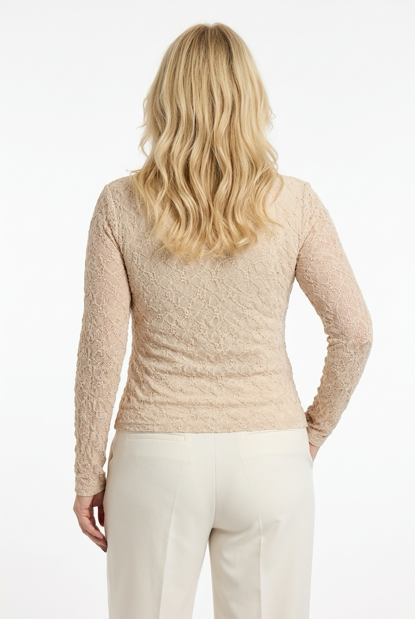 naisen päällä takaa kuvattuna beige, istuva, pitkähihainen, läpikuultava pitsipaita, jossa nouseva kaulus.